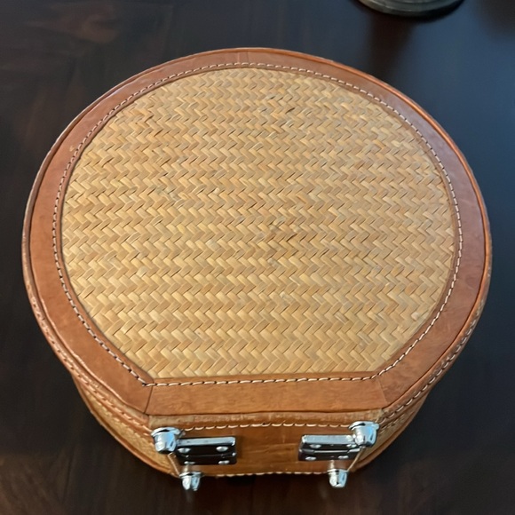Round Woven Handbag with Leather Accents - Picture 4 of 9